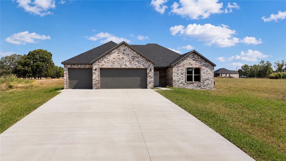 2510 Peterson Road. Gentry, AR 72734