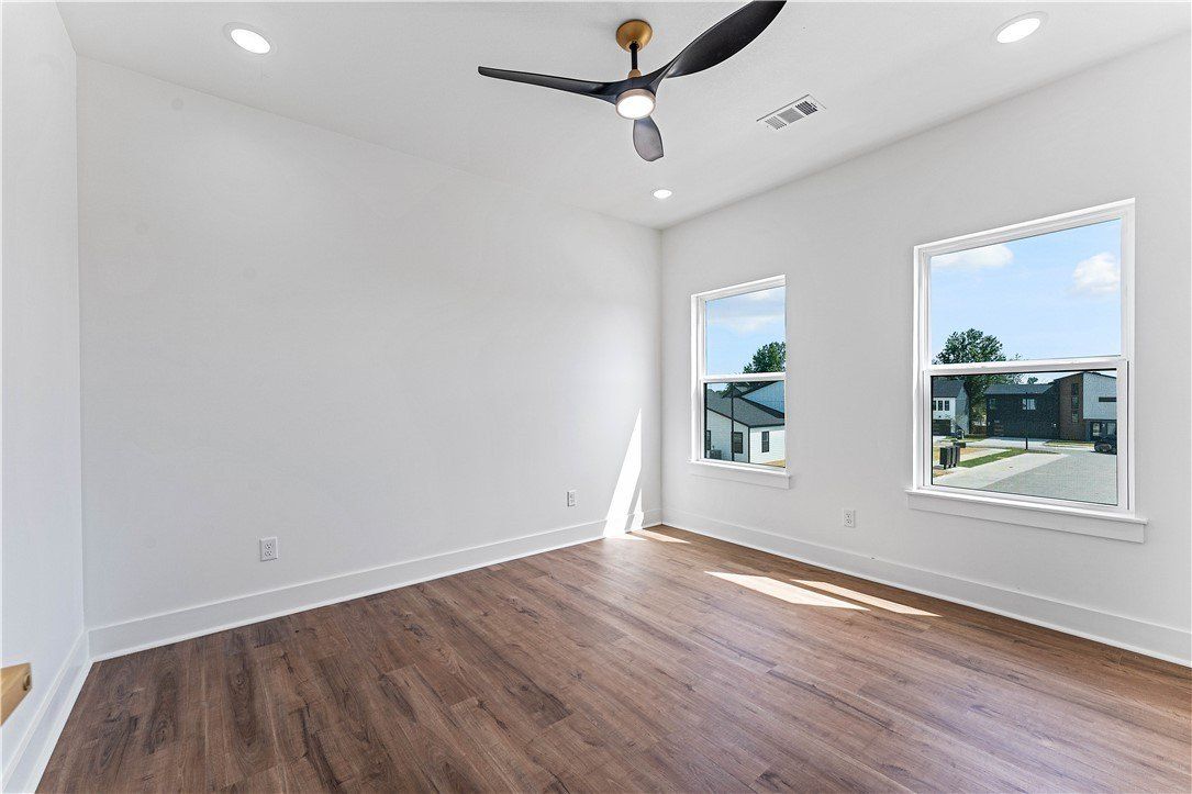 2701 W Bonnie Lane. Rogers, AR 72758