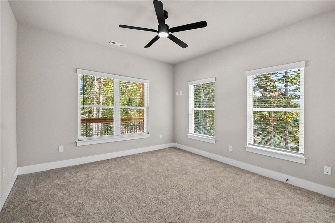 40 Kirkcolm Drive. Bella Vista, AR 72715