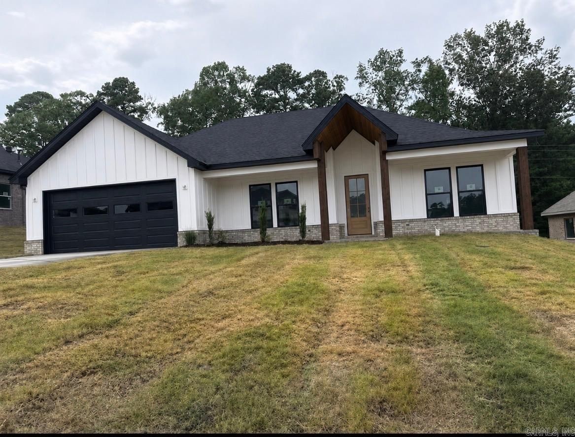 121 Red Wing Way. Haskell, AR 72015
