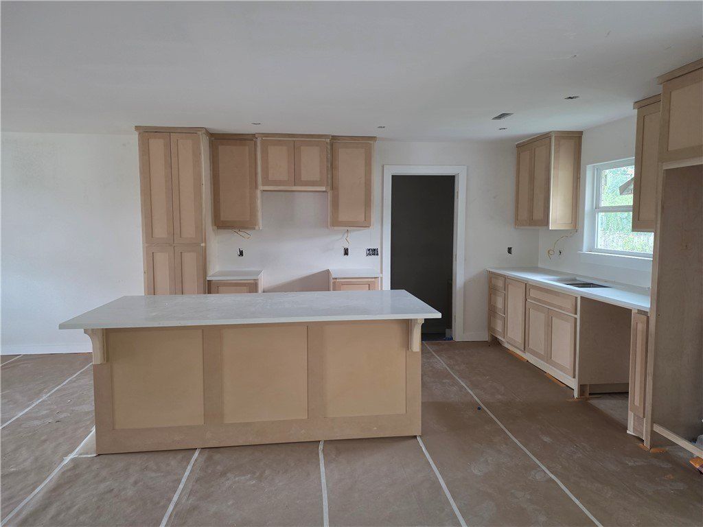 805 Lakeview Drive. Rogers, AR 72756