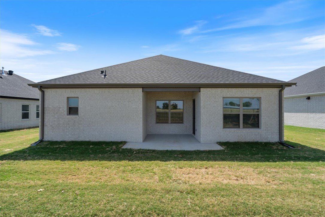 1316 Nw 15Th Avenue. Bentonville, AR 72713