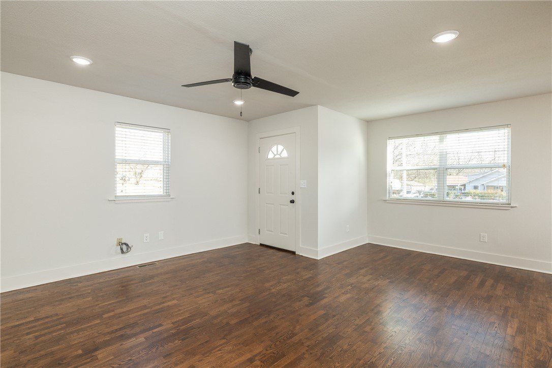 1653 1659 A 1659 B Brooks. Fayetteville, AR 72701