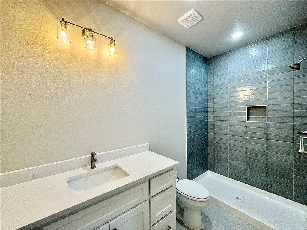 1604 Crystal Clear Lane. Cave Springs, AR 72718