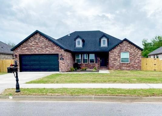 806  W Carley  Dr. Siloam Springs, AR 72761