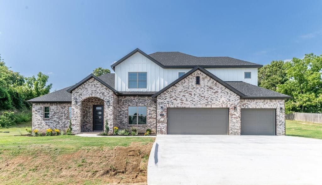 714 King Arthur  Dr. Springdale, AR 72762