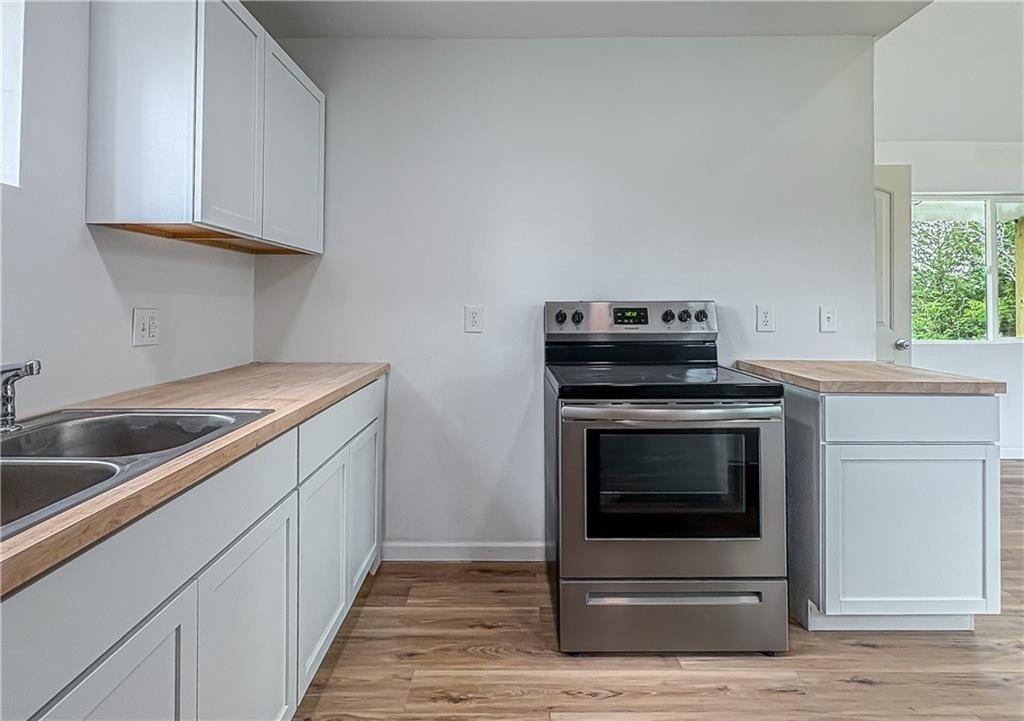 5 Mc 2028. Yellville, AR 72687