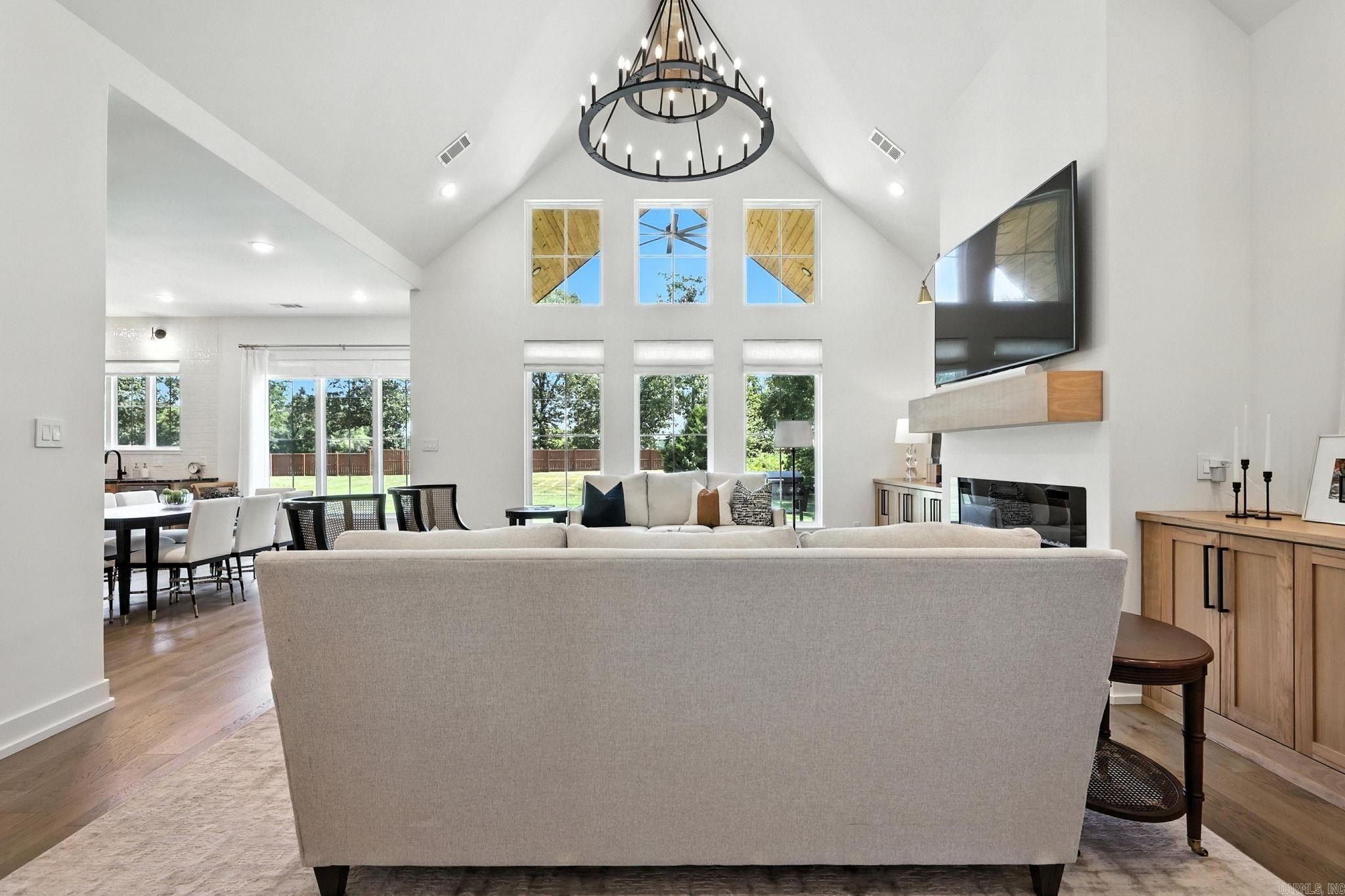 7008 Hannah Lane. Benton, AR 72019