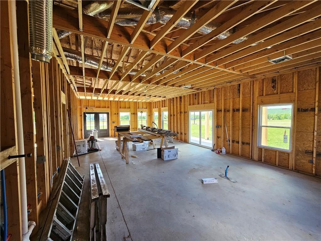 22372 North  Rd. Summers, AR 72769