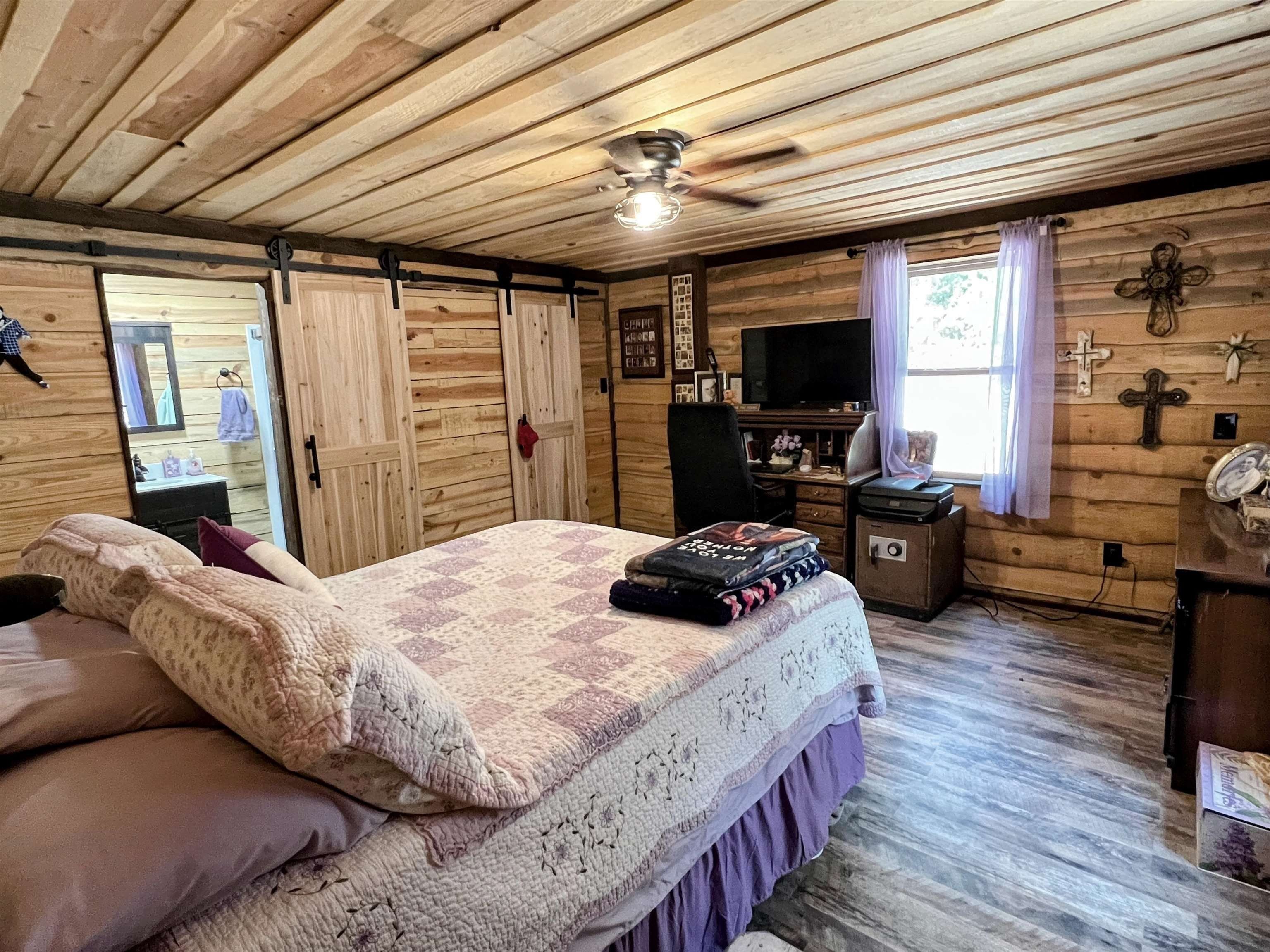 2510 Old Larkin Road. Melbourne, AR 72556