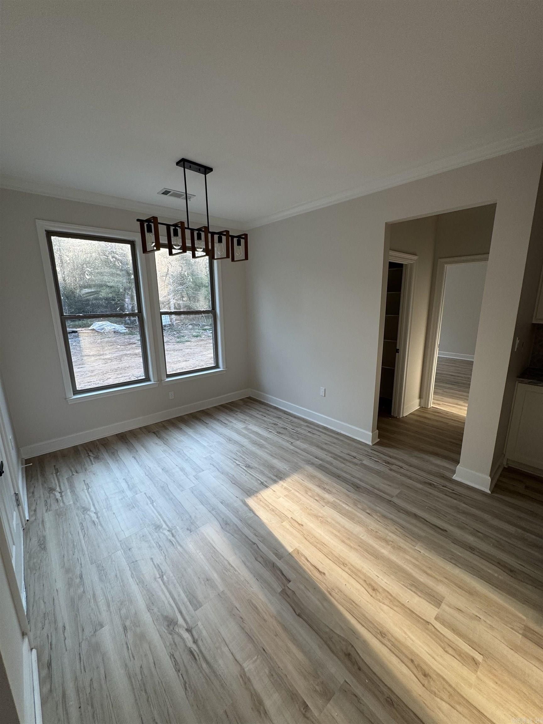 512 Madeleine. Austin, AR 72007