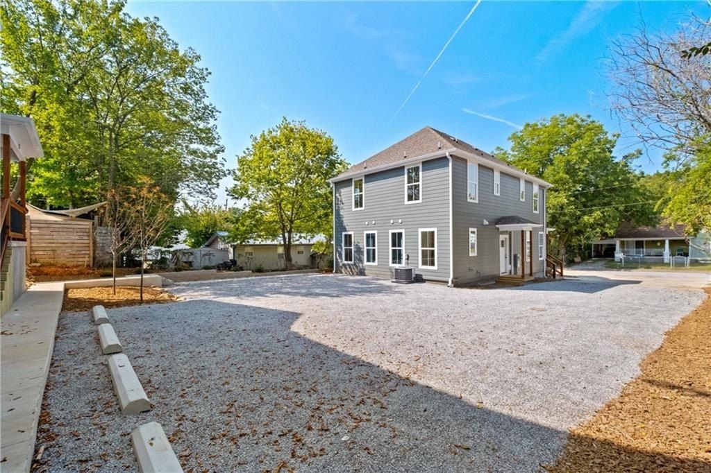 588  S Willow  Ave Unit 1. Fayetteville, AR 72701