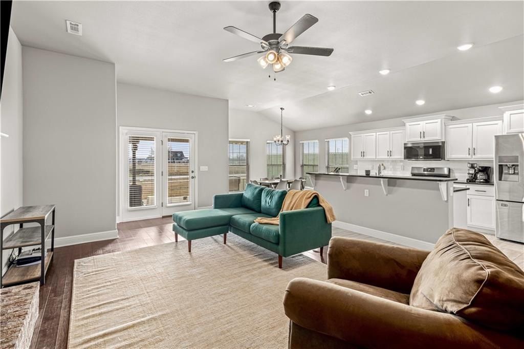 4108  E Razorbill  Dr. Siloam Springs, AR 72761