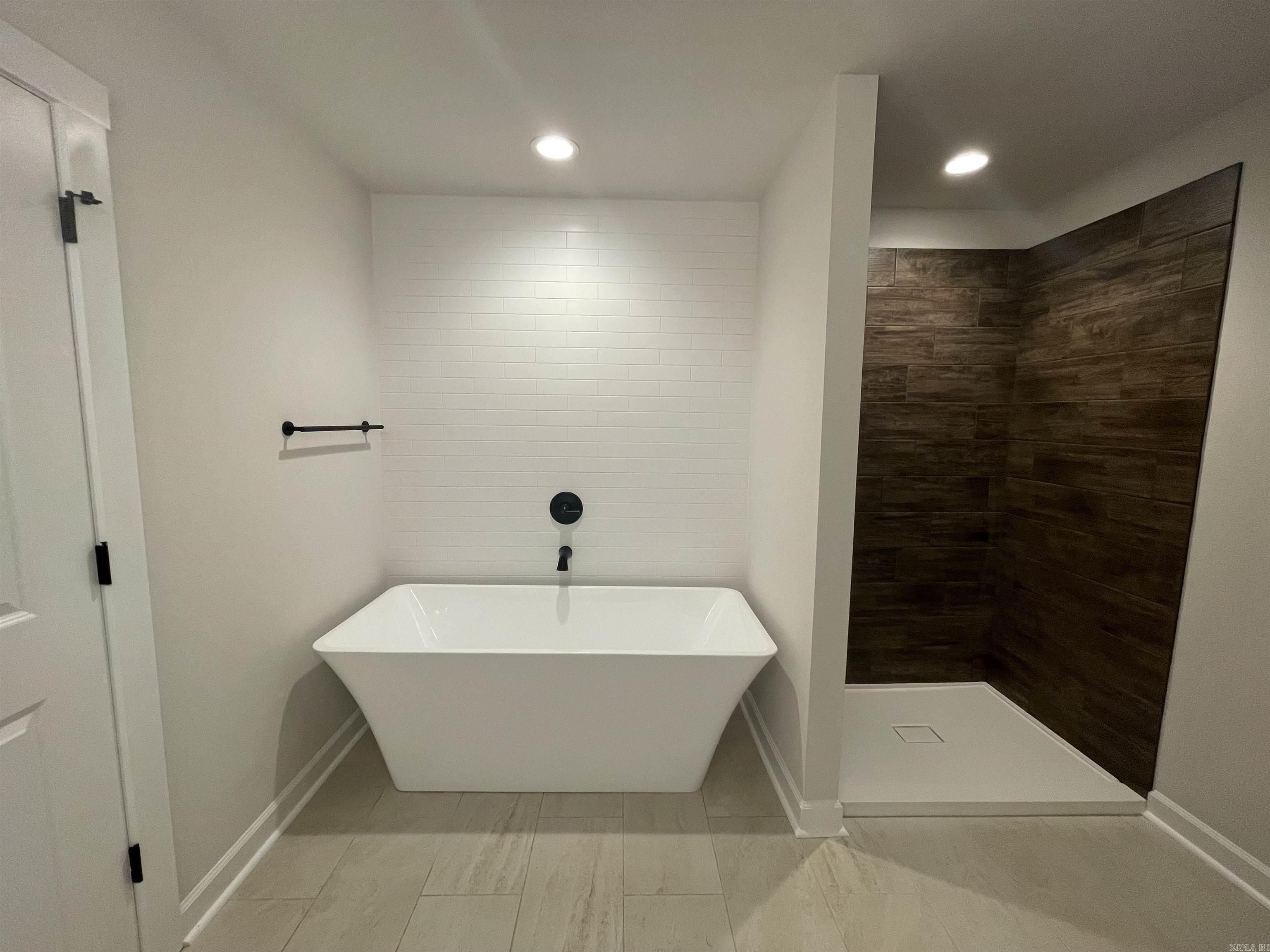 10707 W Miller Sardis Road. Bauxite, AR 72011