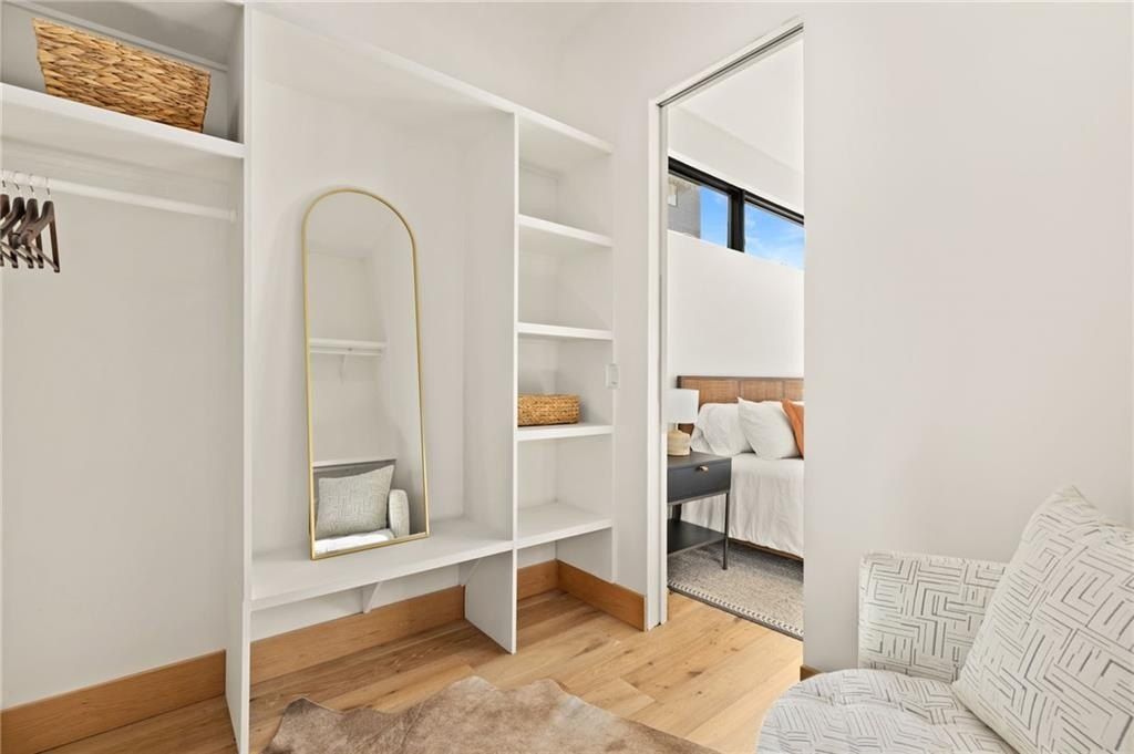 319  Se Market Alley Unit 200. Bentonville, AR 72712