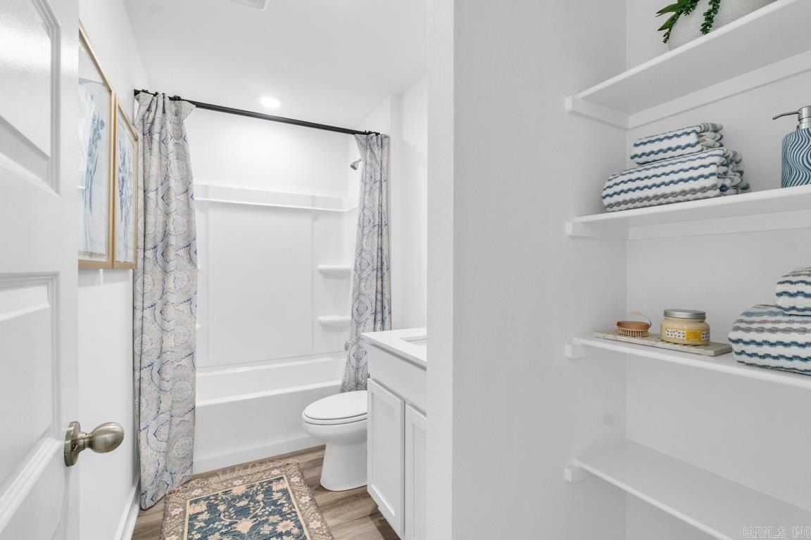 28 Plantation Drive. Mayflower, AR 72106