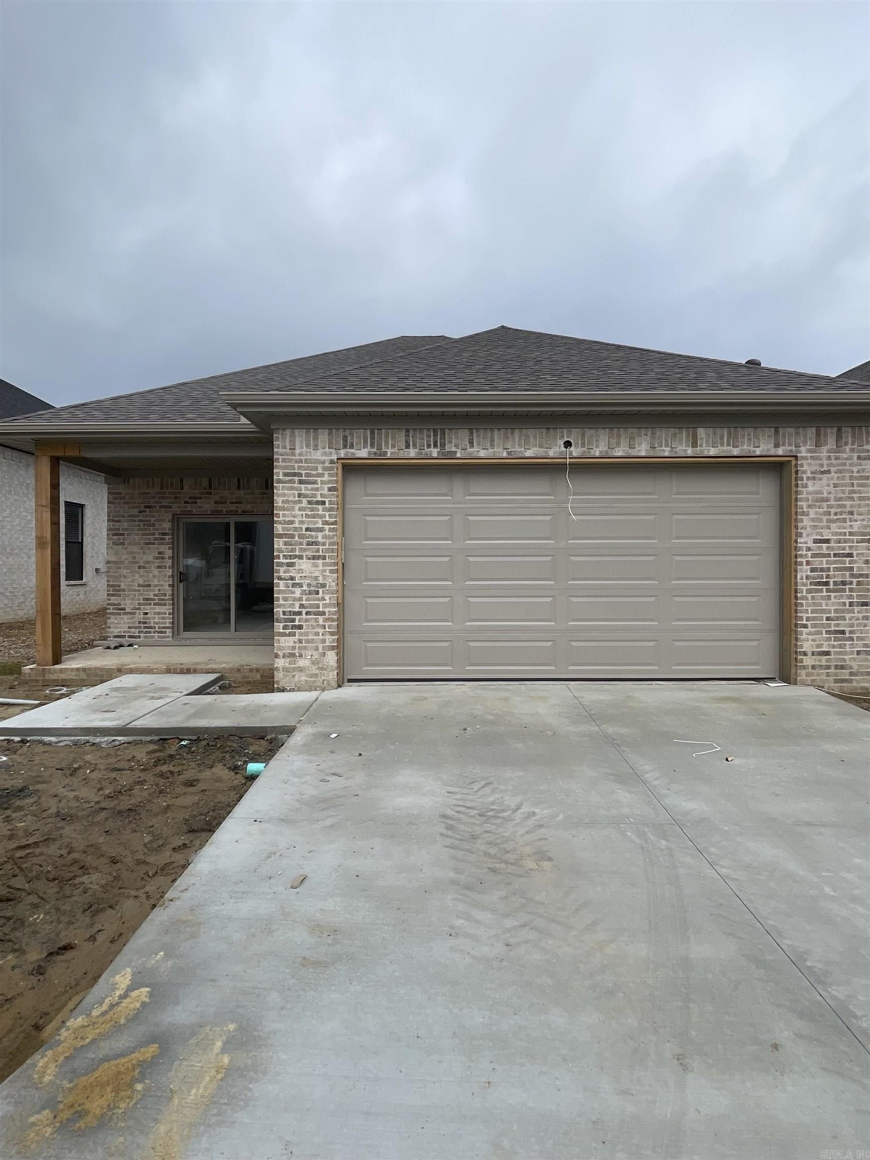 201 Edgewood Circle. Little Rock, AR 72223