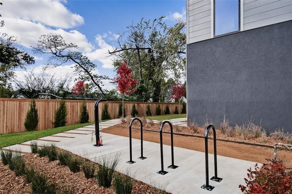 216  Nw 9Th  St. Bentonville, AR 72712