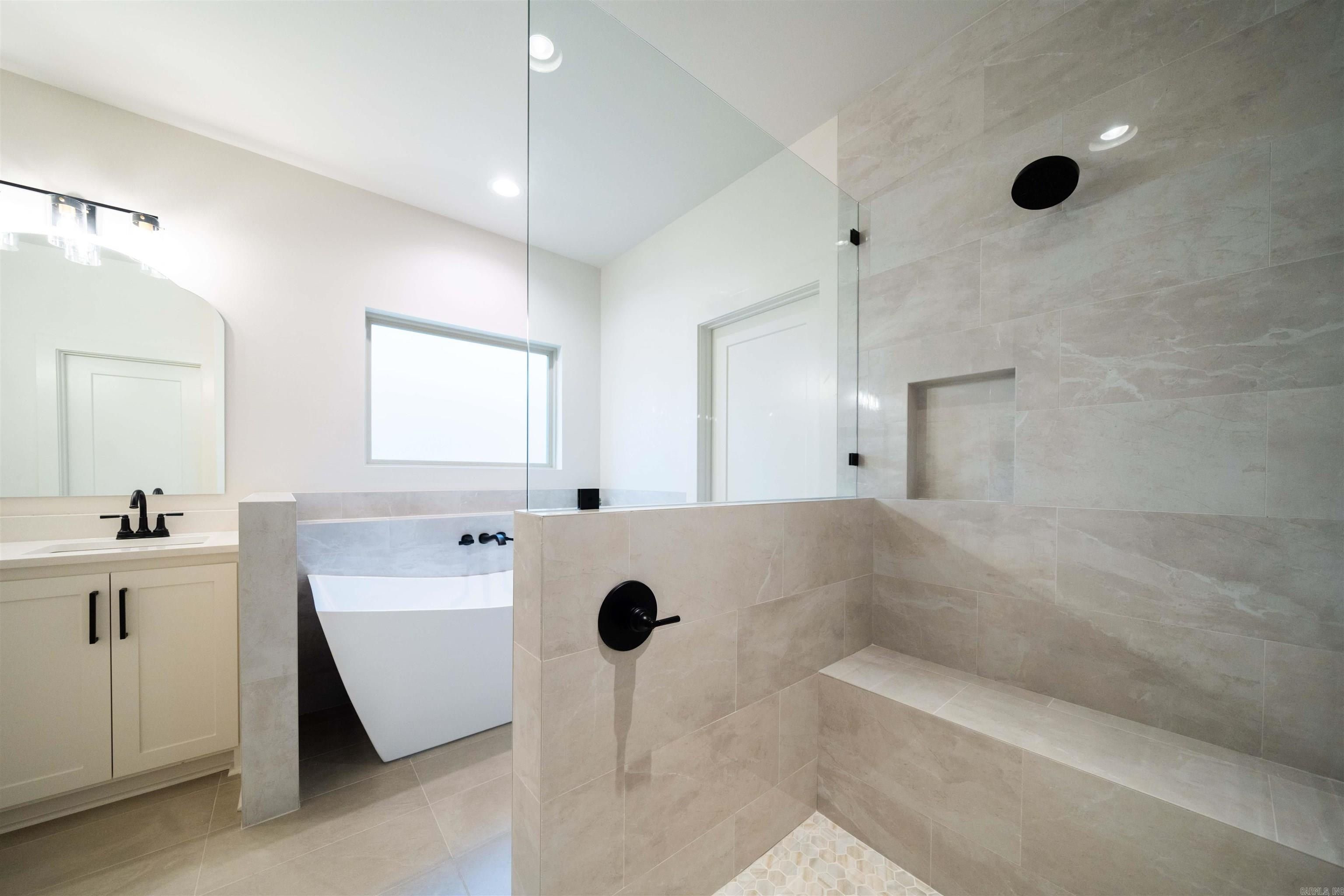 66 Corniche Cove. Maumelle, AR 72113