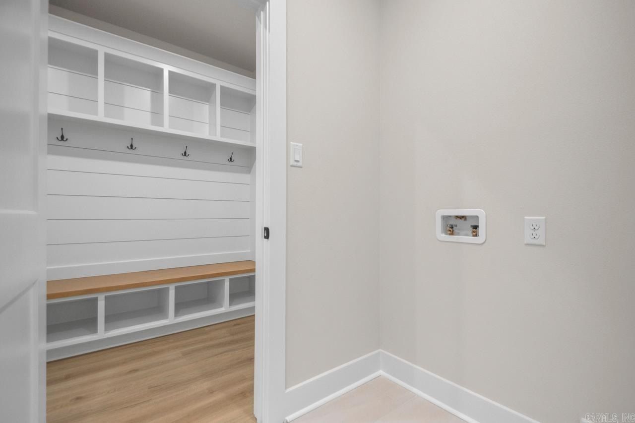 3901 Spencer Crossing Drive. Benton, AR 72019