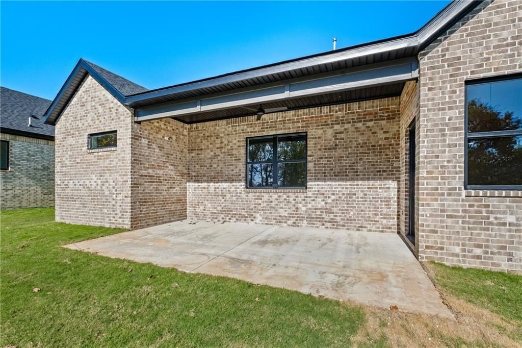 1811 Peacock  Rd. Centerton, AR 72719