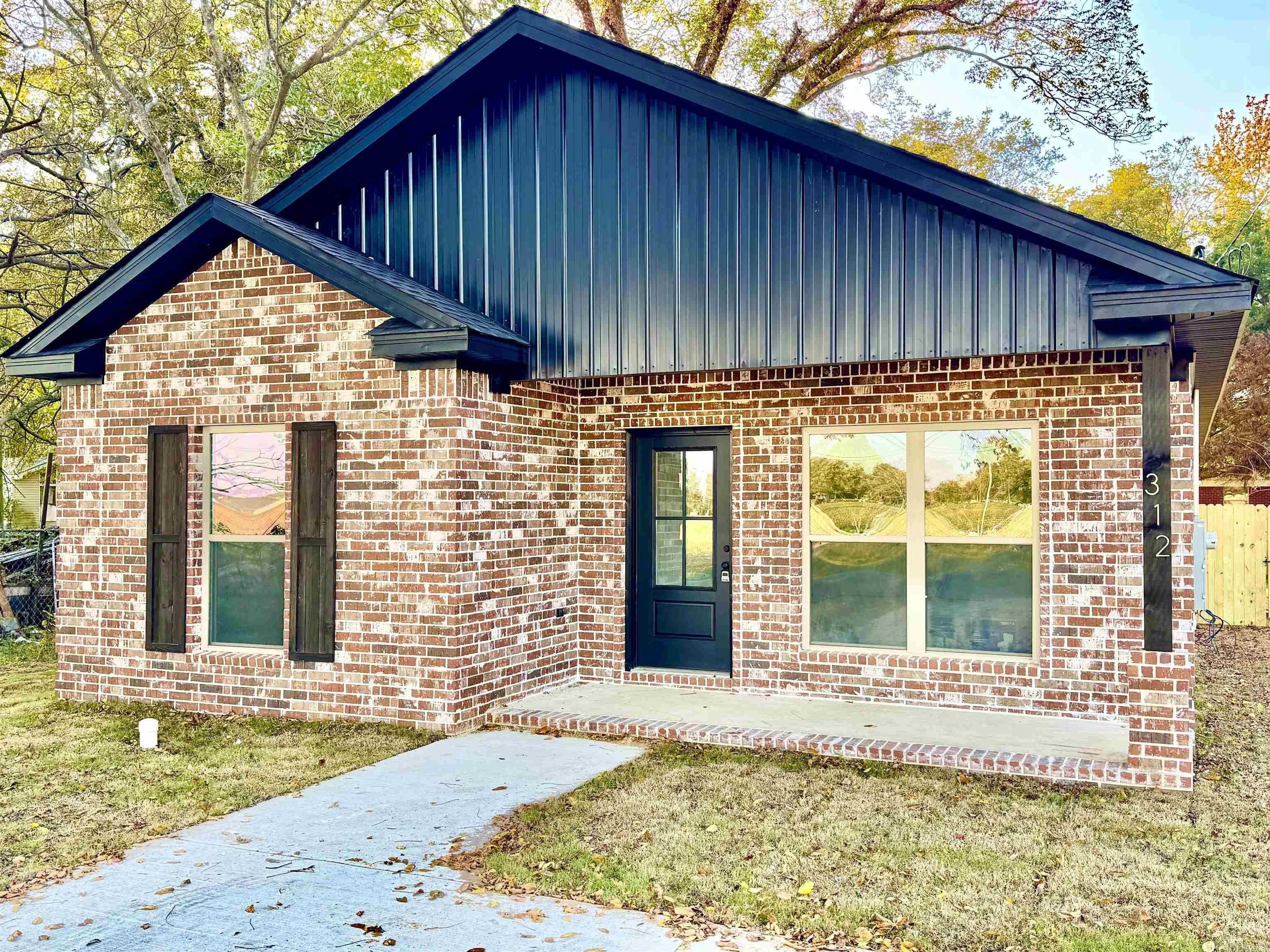 312 Dunkin Street. Manila, AR 72442