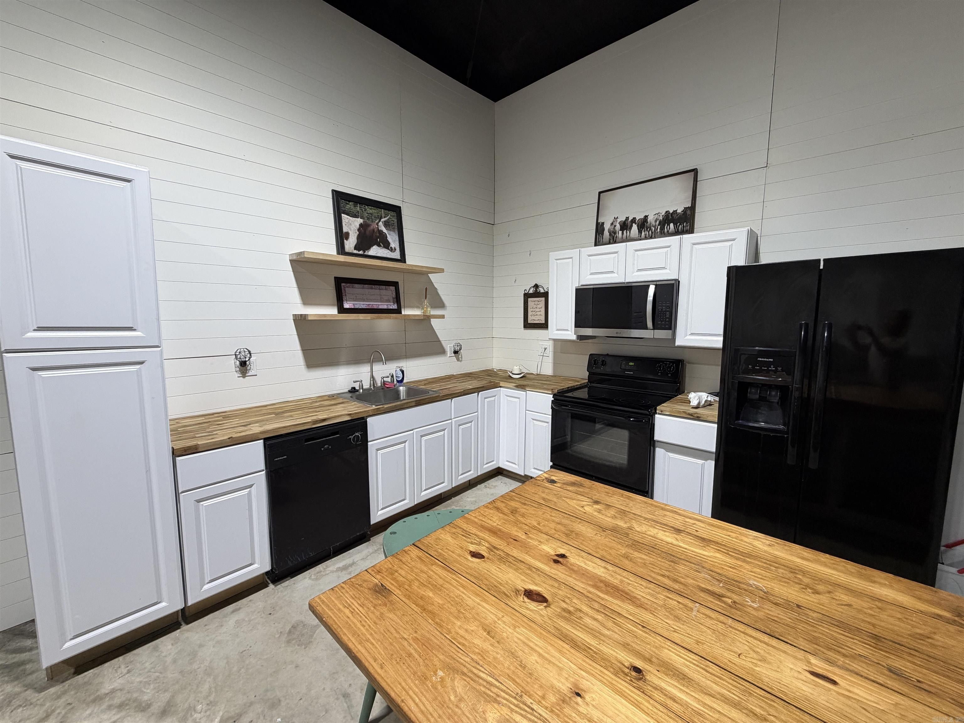 3211 Ar 56. Evening Shade, AR 72532