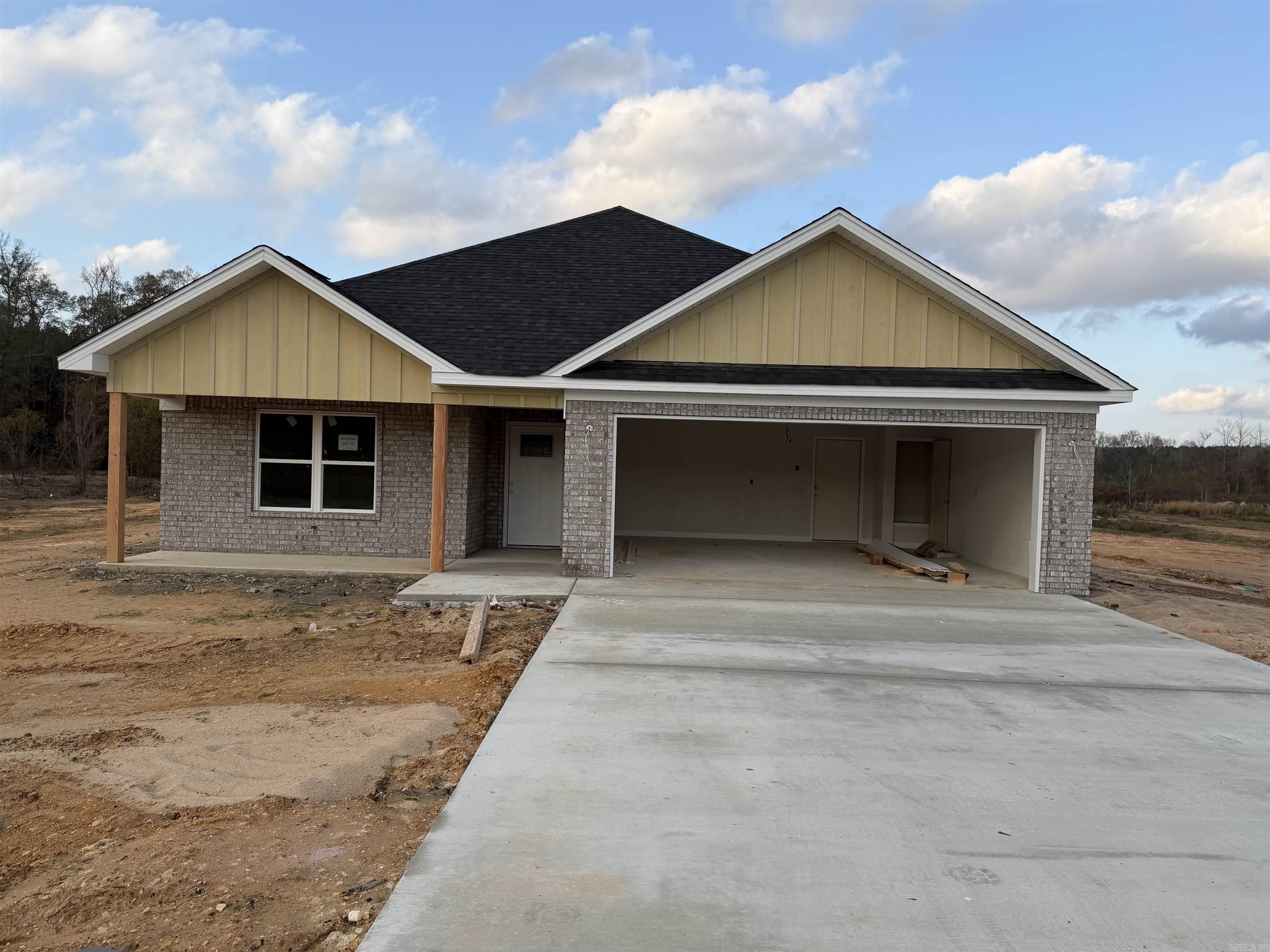 1024 Duke Drive. Bauxite, AR 72011
