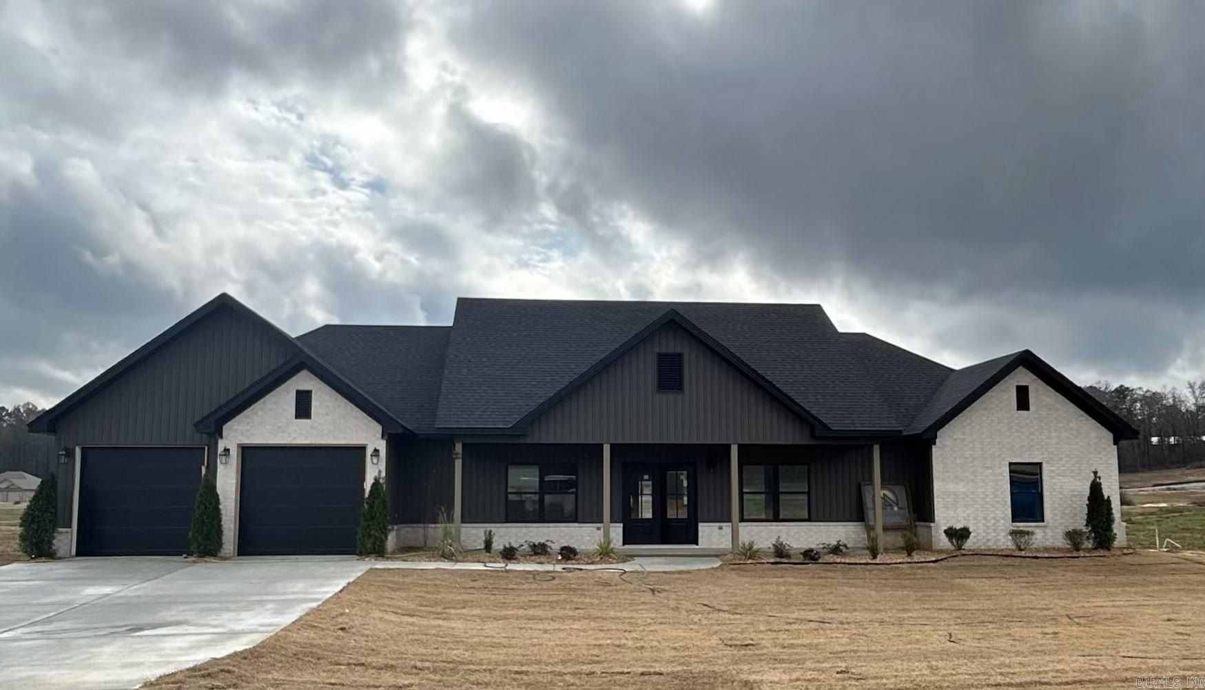 1033 Duke Drive. Bauxite, AR 72011