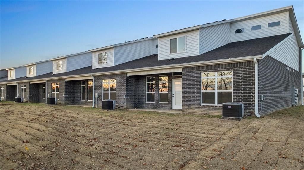 1851 Lapis  Ave Unit 1. Centerton, AR 72719