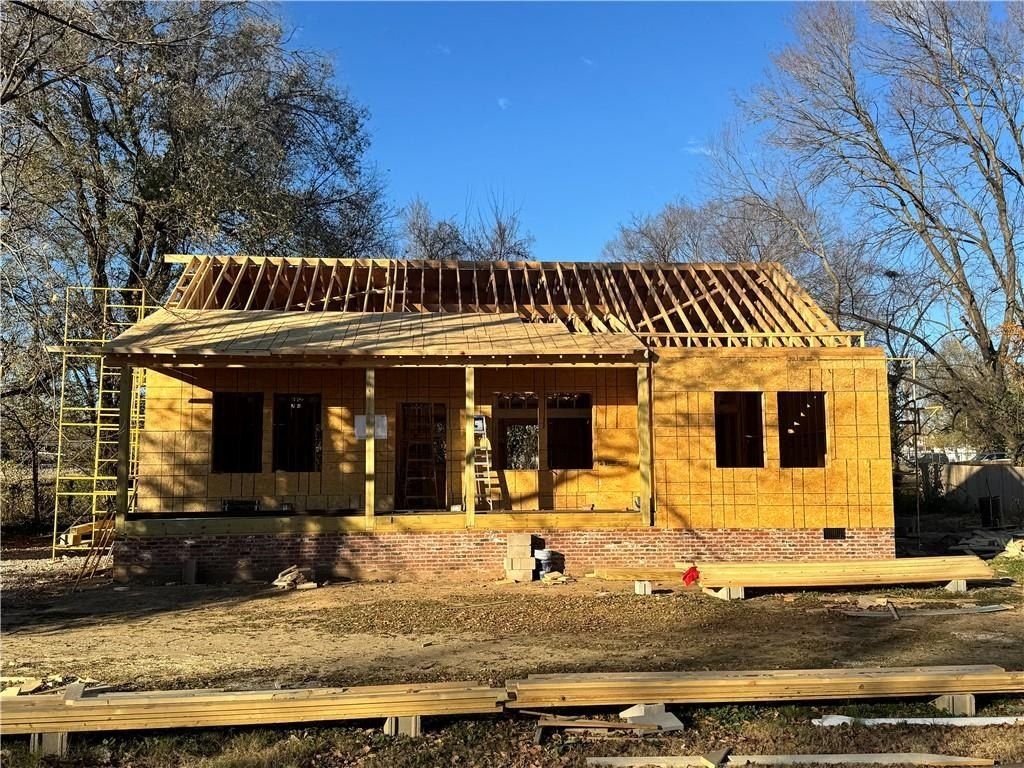 262 Dallas Street Sw. Gravette, AR 72736