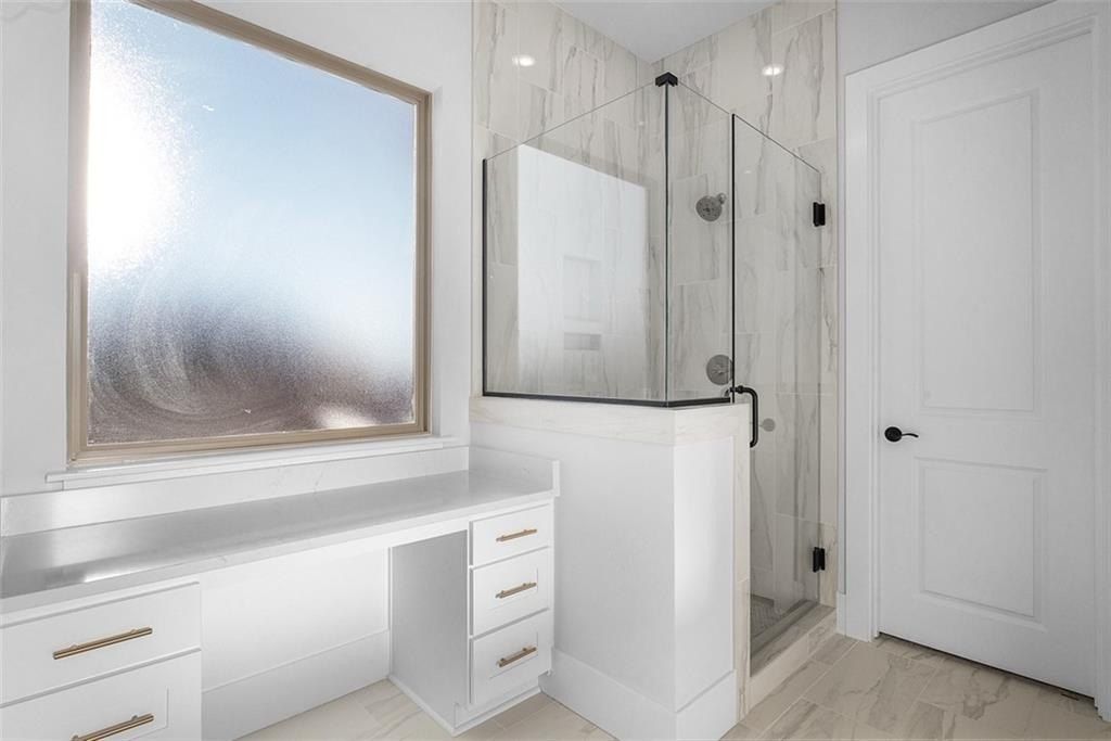 374 Woodsbury Lane. Elm Springs, AR 72762