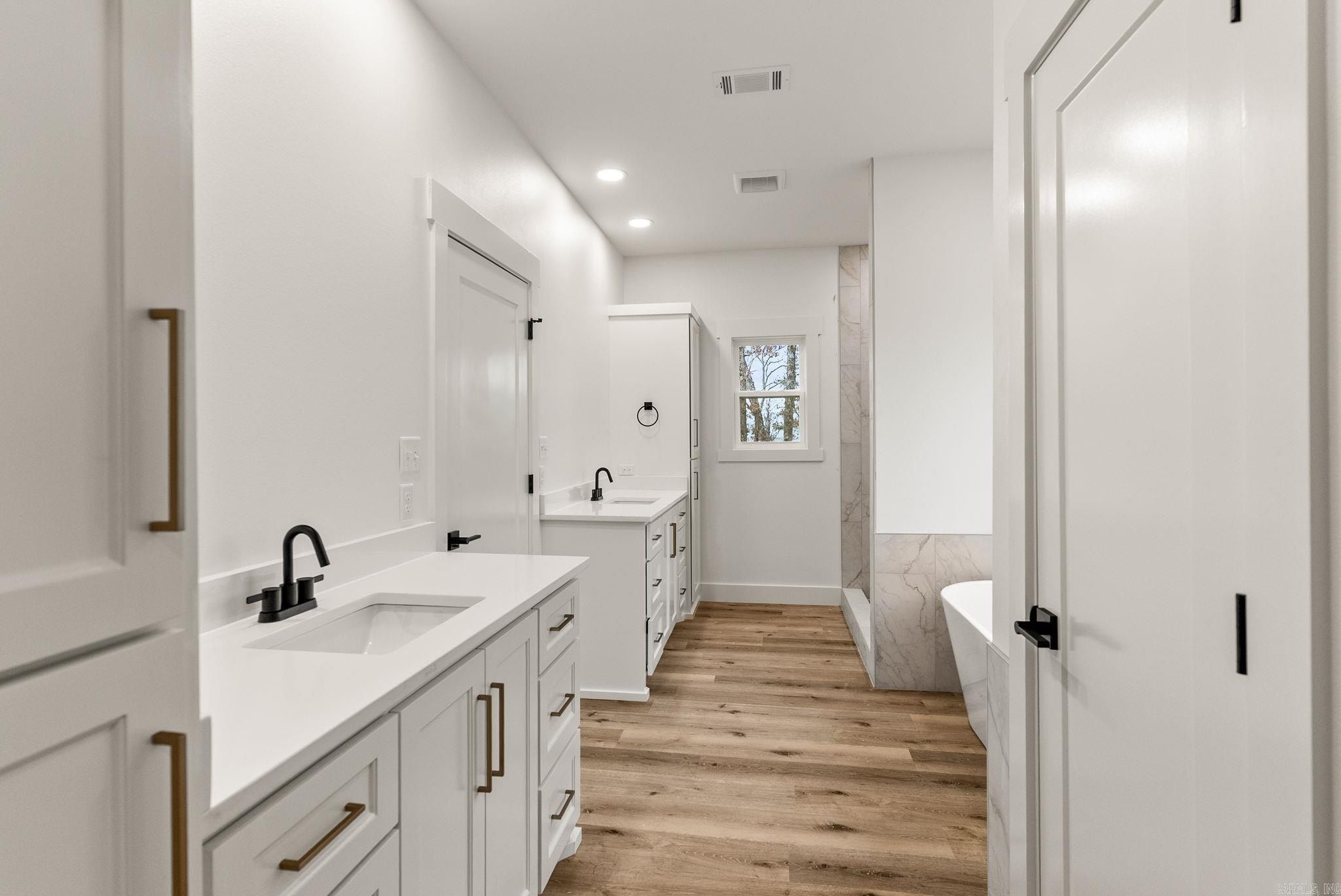 15 Elrod Drive. Greers Ferry, AR 72067