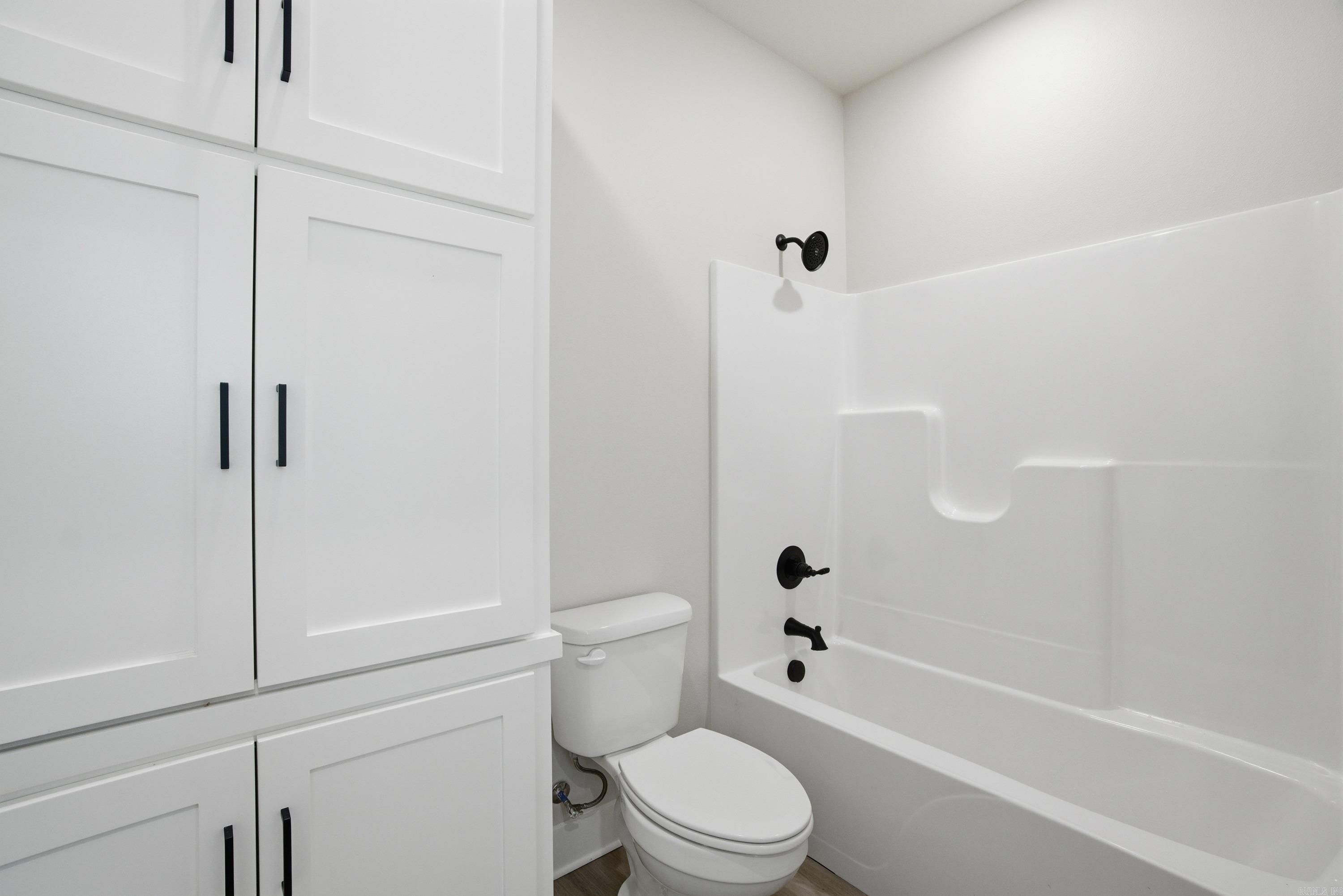 65 Emerald Lane. Greers Ferry, AR 72067