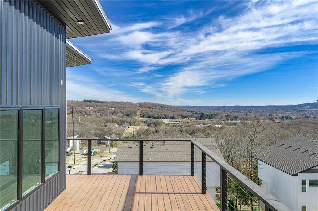 111  S Paddock  Loop. Fayetteville, AR 72701