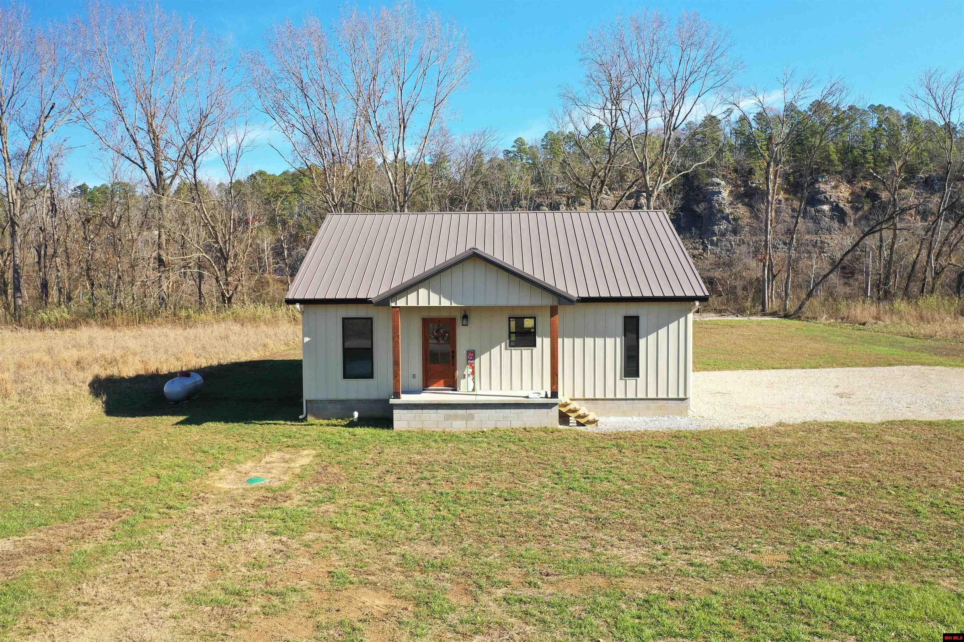 82 Travis Terrace. Norfork, AR 72658