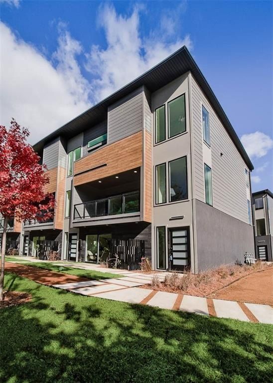 210  Nw 9Th  St. Bentonville, AR 72712