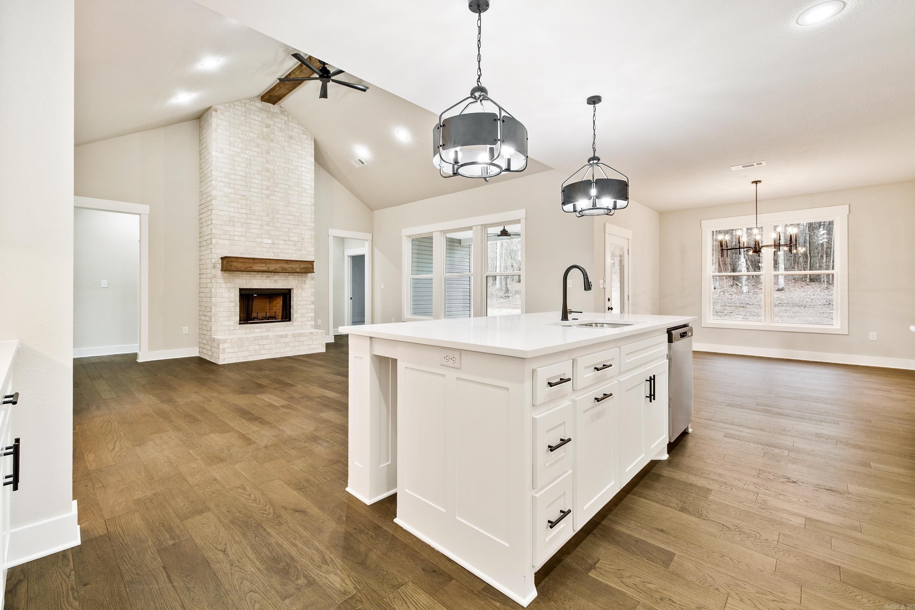 10364 Narrows. Benton, AR 72019