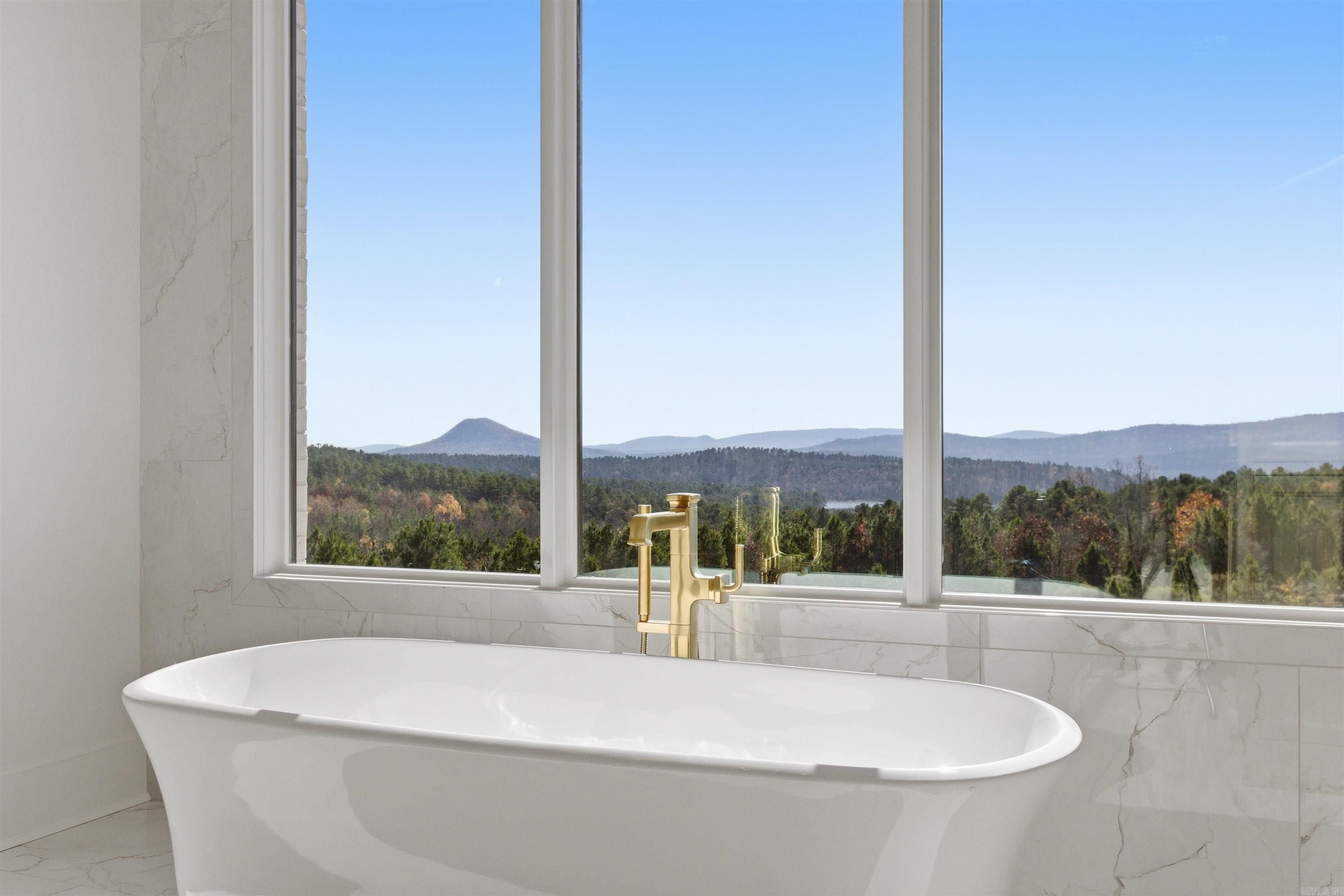 21423 Waterview Drive. Roland, AR 72135