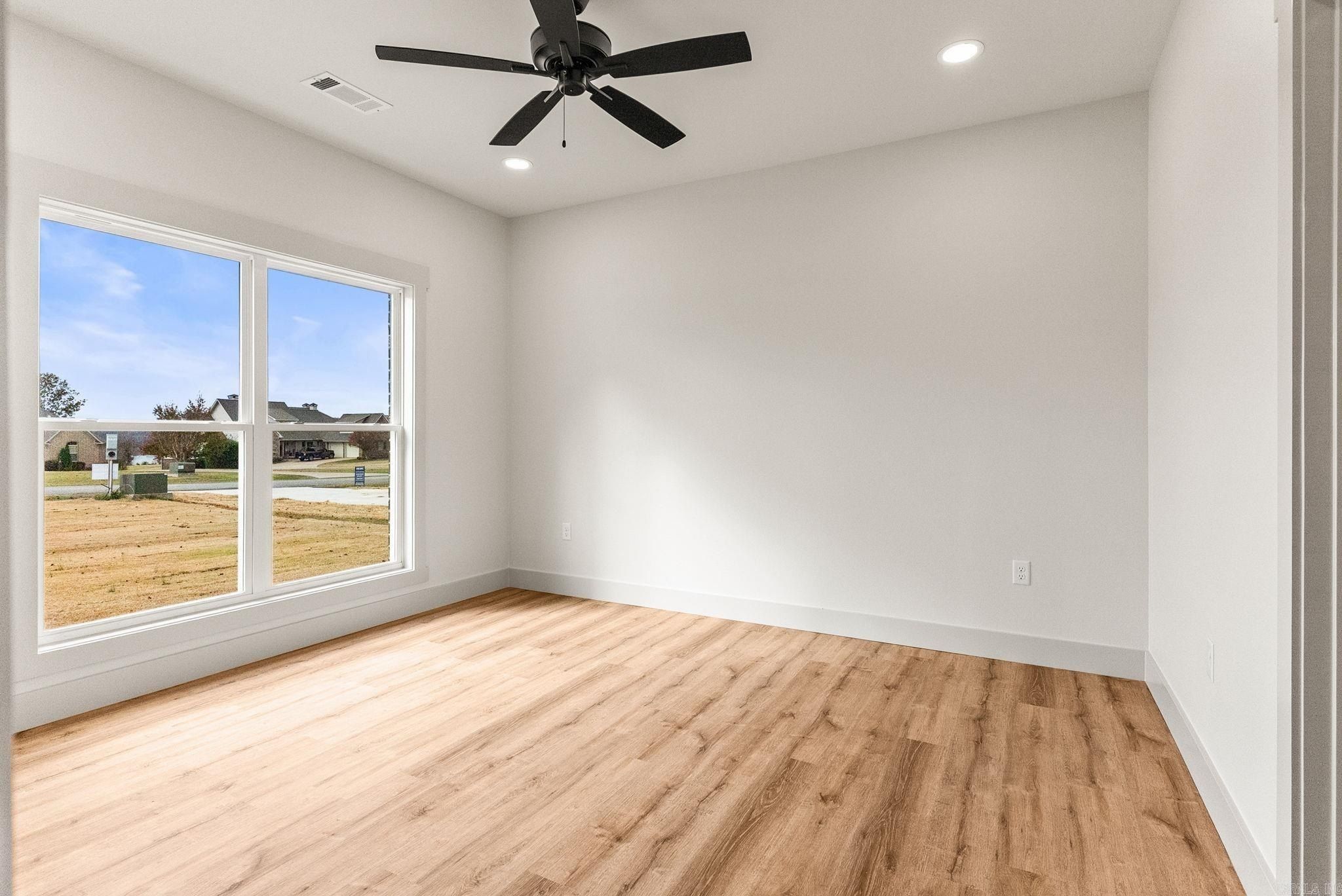 85 Emerald Lane. Greers Ferry, AR 72067