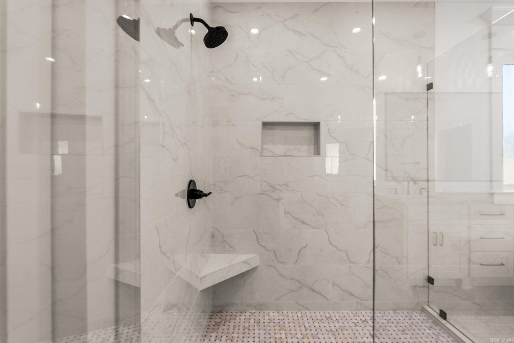 1670 Dolphin. Conway, AR 72034