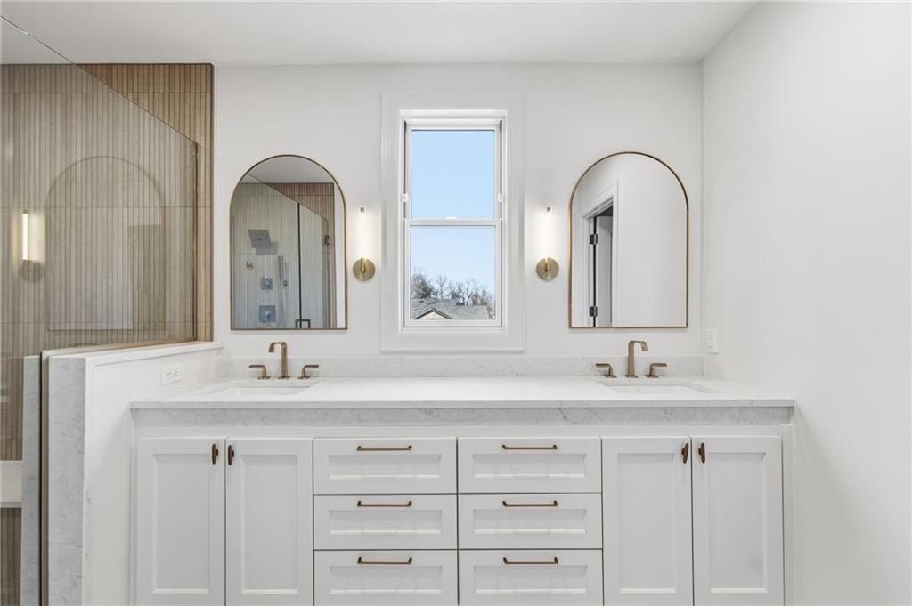 422  Se C  St. Bentonville, AR 72712