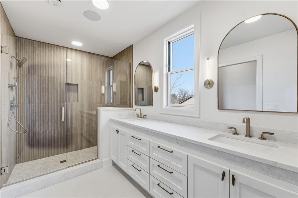 422  Se C  St. Bentonville, AR 72712