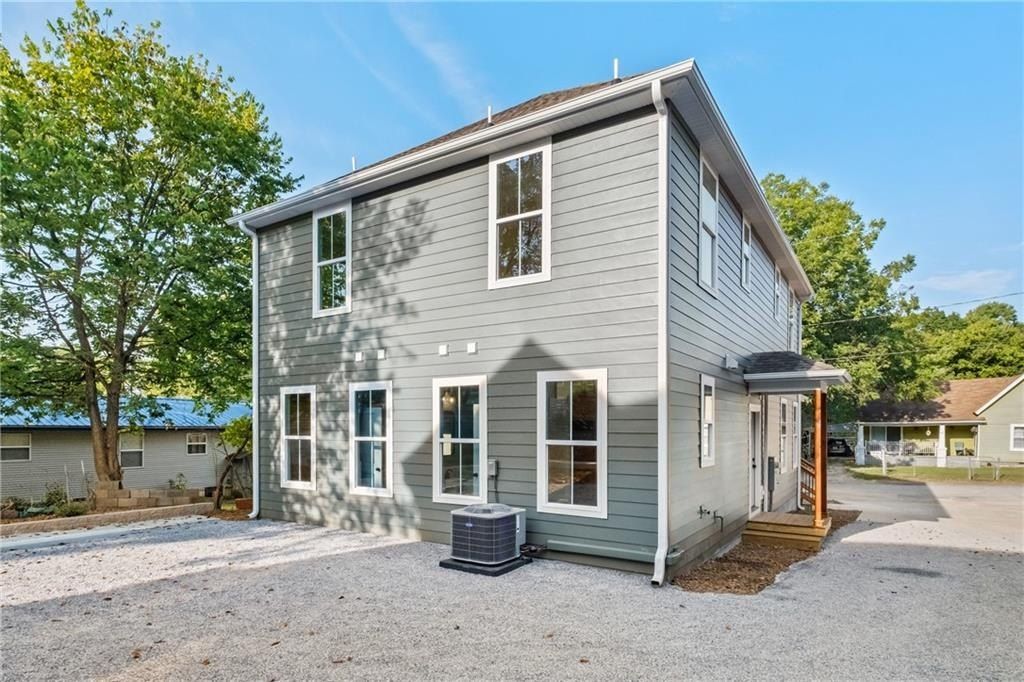 588  S Willow  Ave Unit 1. Fayetteville, AR 72701