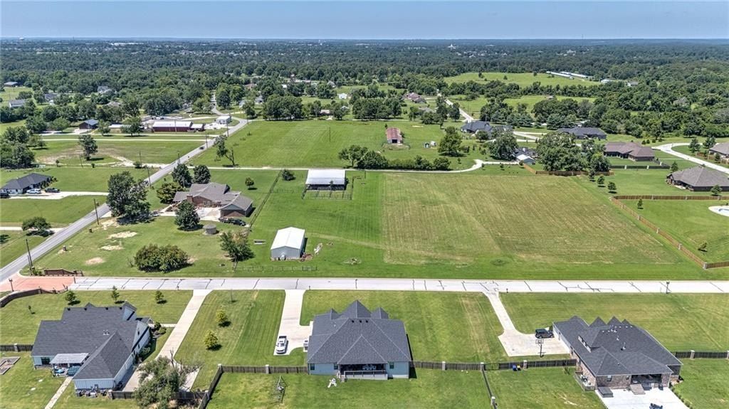 4004 Rolling Meadows  Dr. Rogers, AR 72756