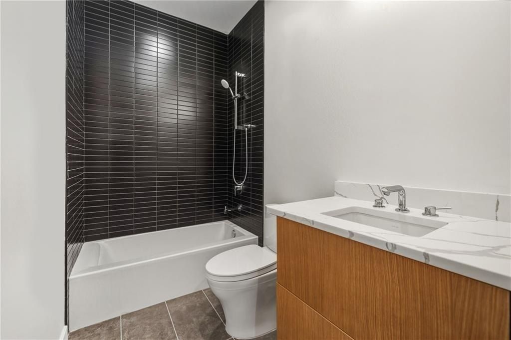 817  Se H  St. Bentonville, AR 72712