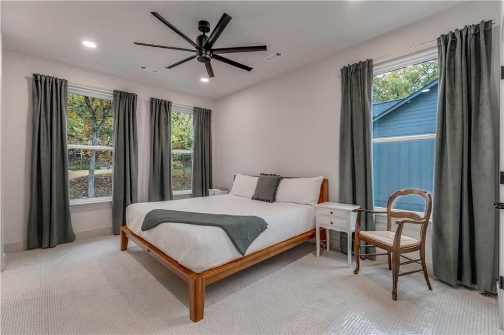 Walnut Ave. Fayetteville, AR 72703