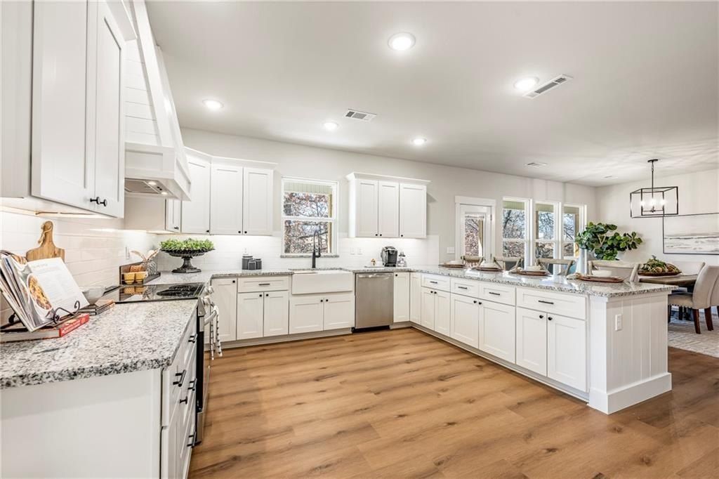 10101 Raindrop  Ln. Gravette, AR 72736