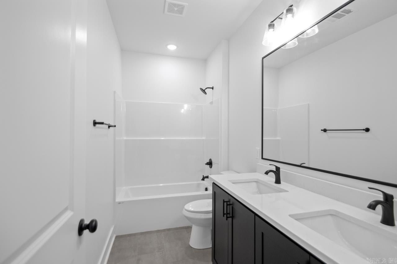 3881 Spencer Crossing Drive. Benton, AR 72019