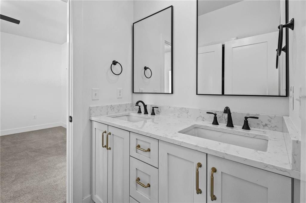 2801  S 20Th  Pl. Rogers, AR 72758